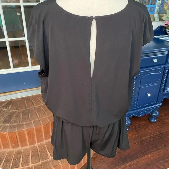 BCBGENERATION Black Jersey knit wrap Romper Size Large - Picture 3 of 7